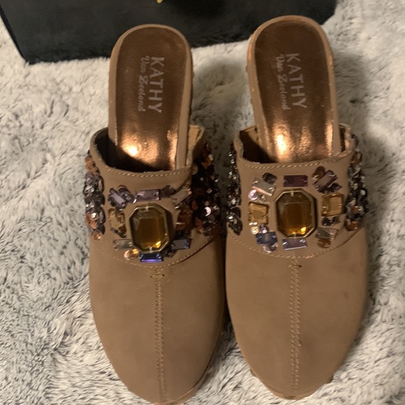✅Kathy Van Zeeland Mules clogs Brown sequined beaded shoes Size 8 1/2 - Picture 3 of 7